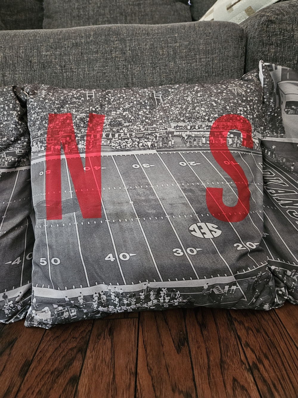Arkansas Razorbacks Football Field Pillowcases With Red Letters - Picture 4 of 6